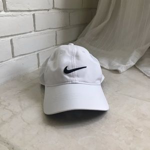 Nike white baseball cap 🧢 ⚾️
